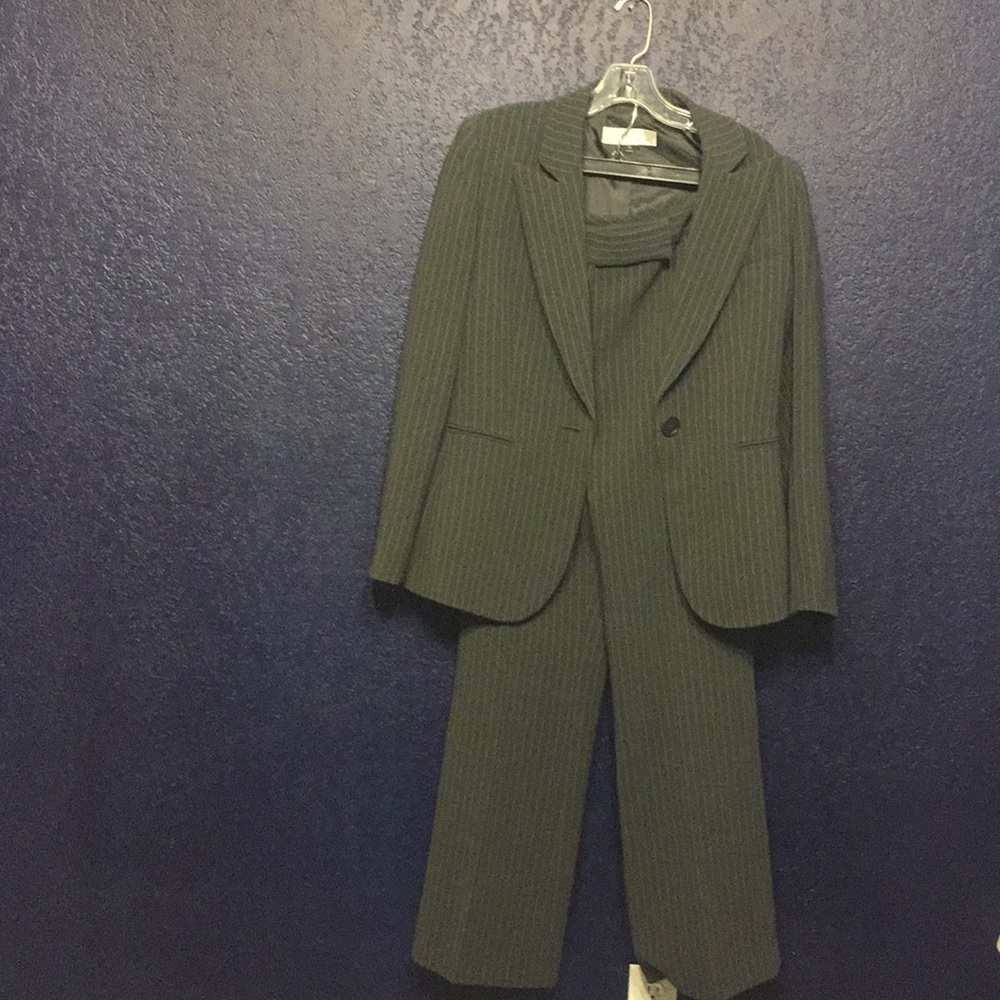 Tahari Arthur S. Levine Gray Pinstripe Pant Suit